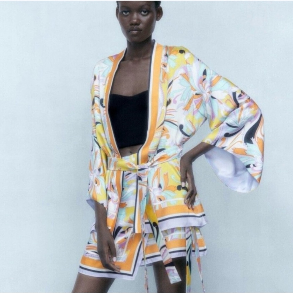 ZARA Satin Kimono With Belt Multicolour Print Orange Lilac
Size XSmall BNWT